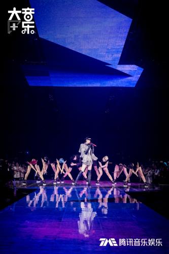 李宇春 《大音乐+哇LIVE》举办 李宇春用音乐回报歌迷