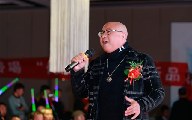 《“请全国人民免费喝‘优待小酒’新品发布会”隆重启幕》 《“请全国人民免费喝‘优待小酒’新品发布会”隆重启幕》