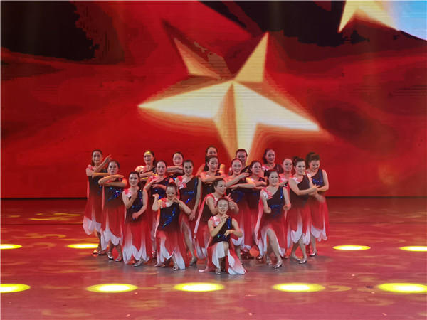 “一树杯”贵州省第三届电视广场舞大赛决赛举行 毕节市这支舞蹈队夺冠 娱乐 第3张