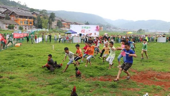 独山天洞景区扶贫创业街 助力当地农民旅游脱贫