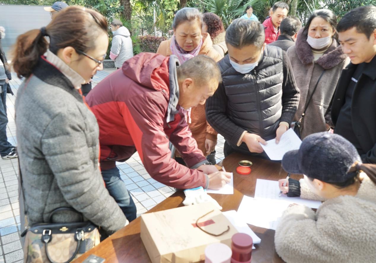 将幸福生活重新归还到业主手中 云岩区银通山庄业主大会顺利召开