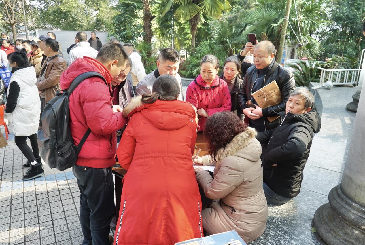 将幸福生活重新归还到业主手中 云岩区银通山庄业主大会顺利召开