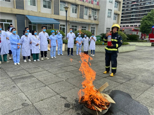 联防联演筑牢安全底线  万山消防在万山区人民医院开展综合应急演练 社会 第1张