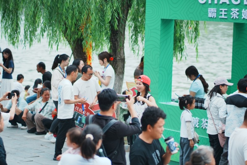 年轻流量激活非遗传承！镇远文旅携手霸王茶姬创新打造文商旅联动样本-4