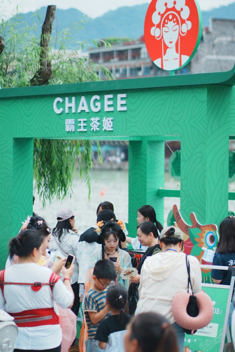 年轻流量激活非遗传承！镇远文旅携手霸王茶姬创新打造文商旅联动样本-2