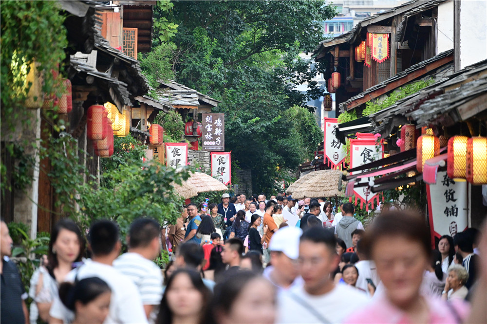 六百年屯堡遗韵·21℃凉爽邀约 安顺市第十一届旅游产业发展大会精彩开幕-12