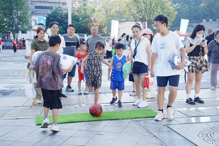 逐梦奥运·黔家同乐——2025年黔东南州社区运动会暨“家奥会”温情启幕-7