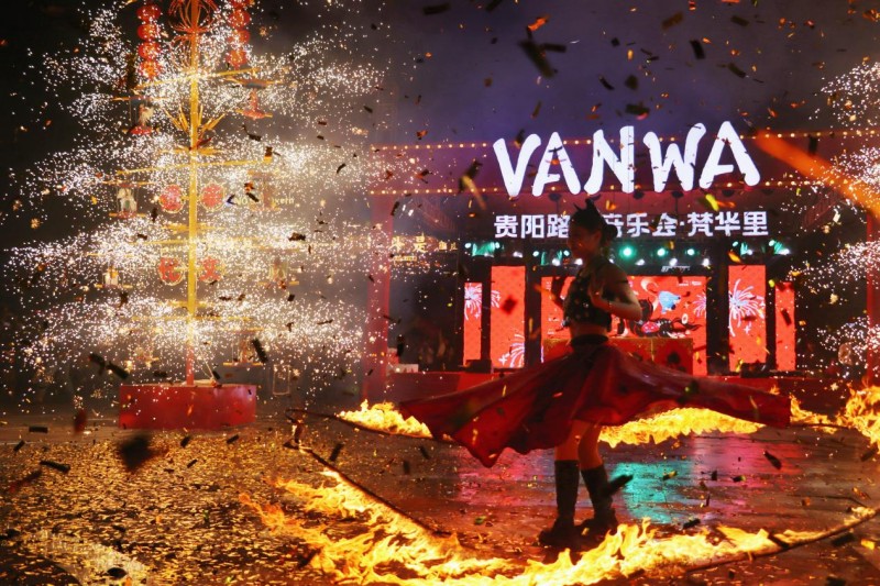 跨年夜解锁贵阳新玩法梵华里·奥特莱斯跨年夜暨两周年庆圆满落幕-3