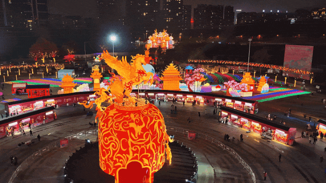 贵阳观山湖灯会庙市情人节上演浪漫烟花秀-3