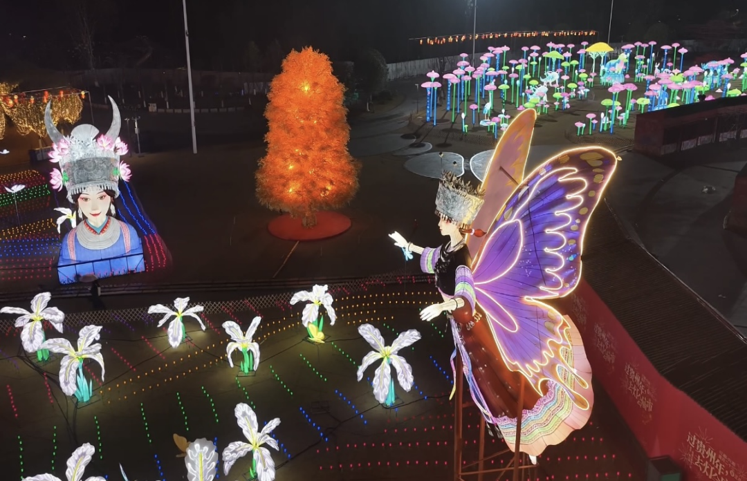 贵阳观山湖灯会庙市情人节上演浪漫烟花秀-7