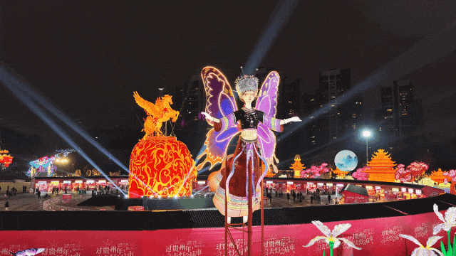 贵阳观山湖灯会庙市情人节上演浪漫烟花秀-5